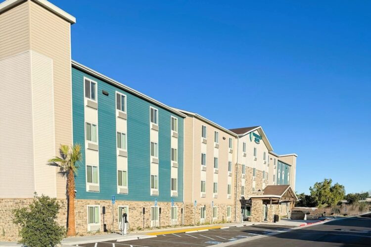 The WoodSpring Suites Santee is a four-story extended-stay hotel built by Level 3 Construction in San Diego’s East County.